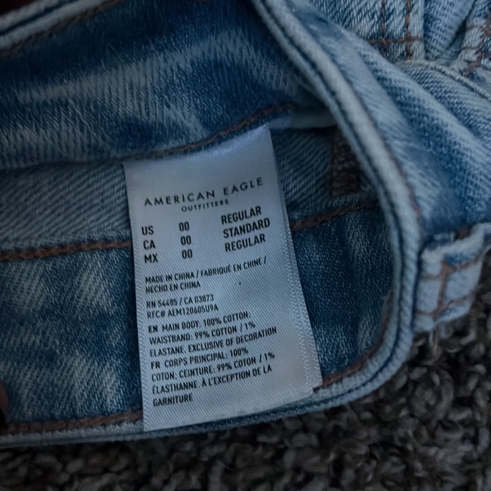 Distressed jeans - Picture 3 of 5